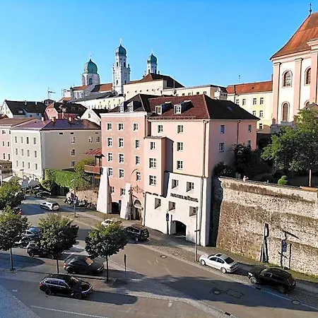 Koenig Hotel 4*